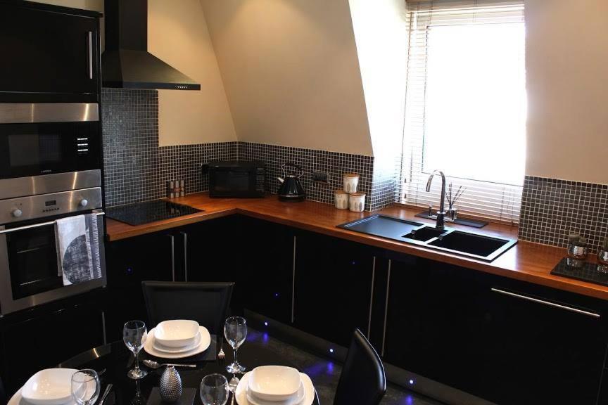 Prime 2 Bedroom City Centre Apt Aberdeen Exterior foto